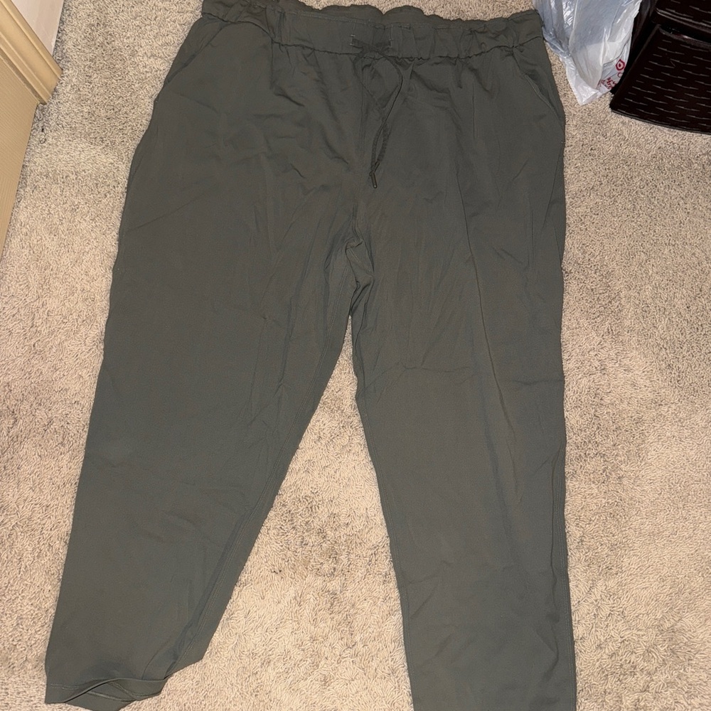 Women’s Lululemon Straight Leg Pants